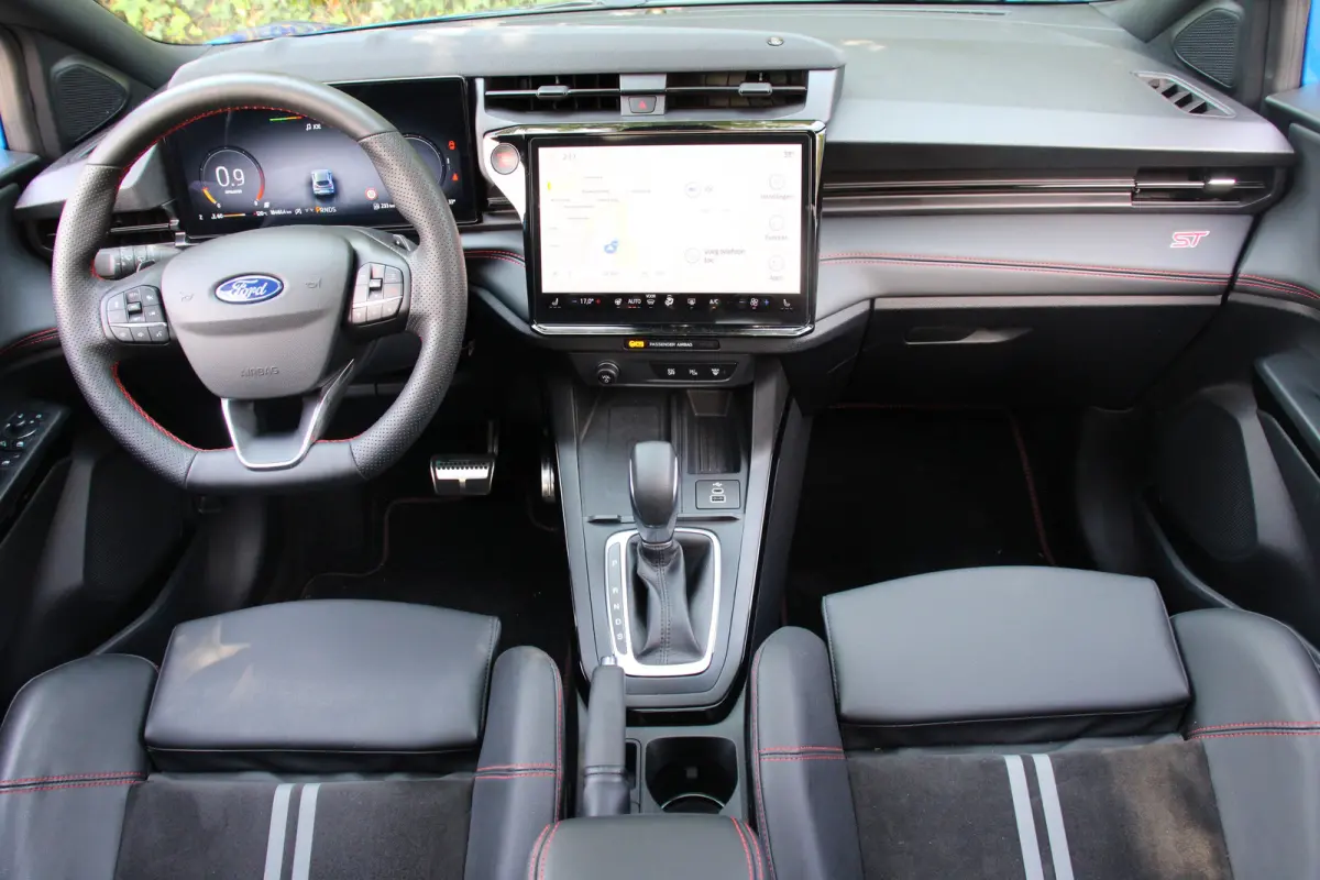 1.0EB ST-X | NL-AUTO! | 1E EIGENAAR! | PERFORMANCE PACK | WINTERPACK | ADAPTIVE CRUISE | PANODAK | 360° CAMERA | LANE ASSIST | DEALER OH! | FORD PERFORMANCE STOELEN
