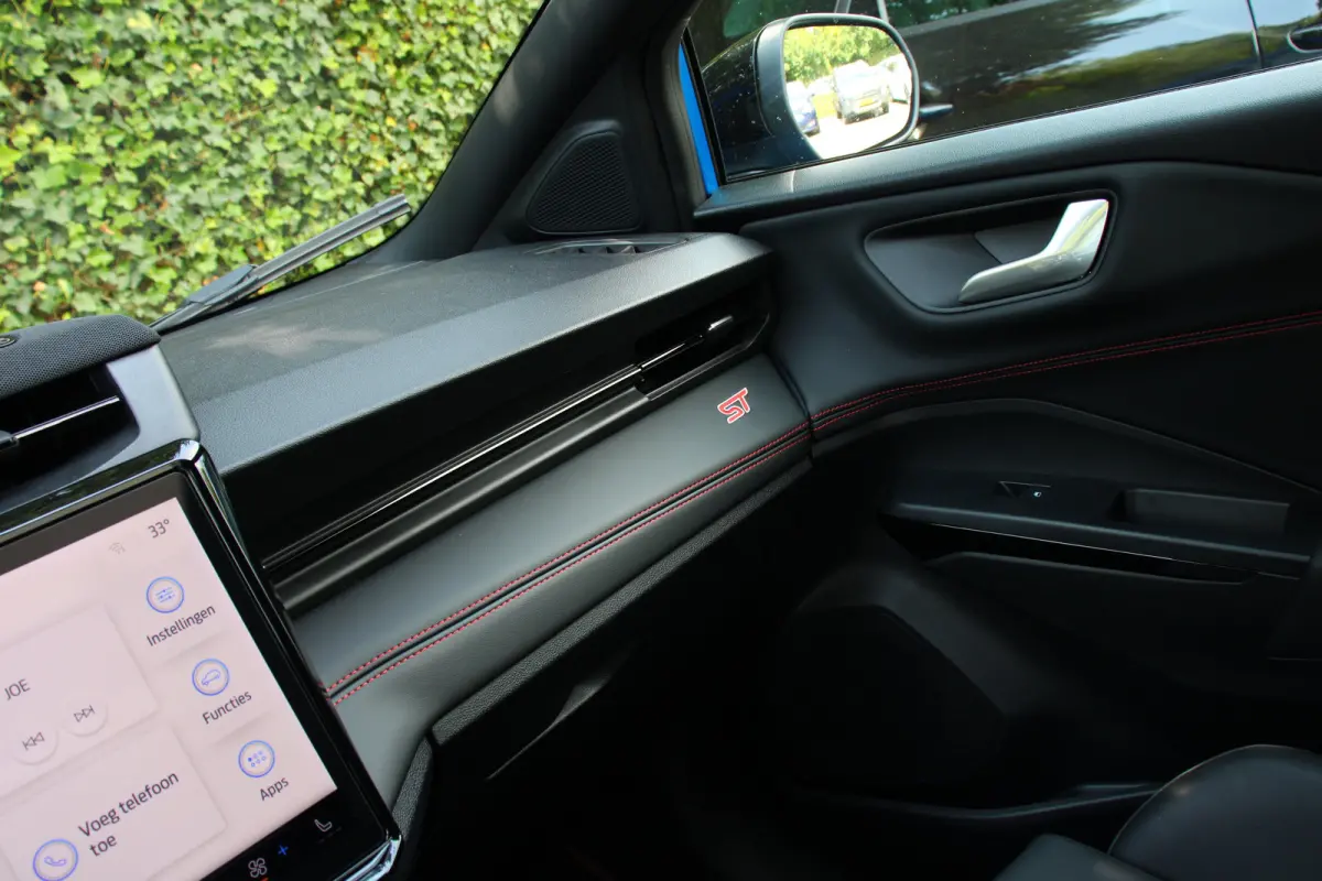 1.0EB ST-X | NL-AUTO! | 1E EIGENAAR! | PERFORMANCE PACK | WINTERPACK | ADAPTIVE CRUISE | PANODAK | 360° CAMERA | LANE ASSIST | DEALER OH! | FORD PERFORMANCE STOELEN