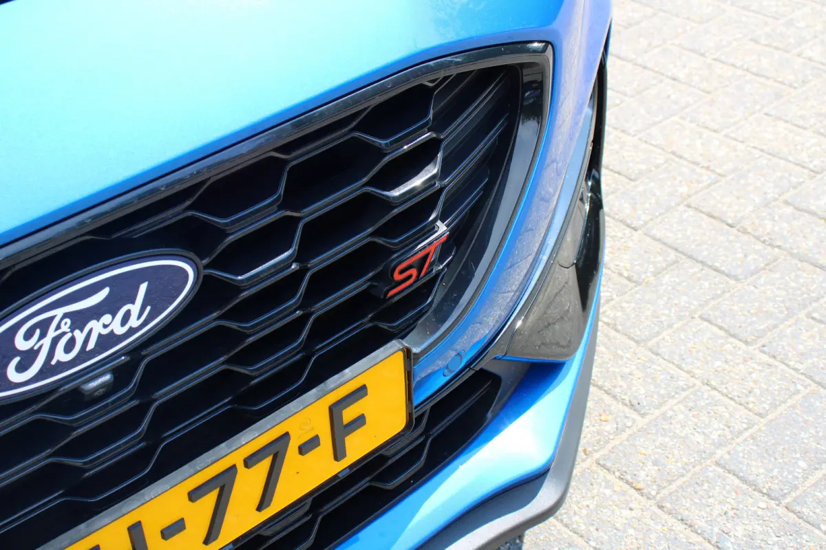 1.0EB ST-X | NL-AUTO! | 1E EIGENAAR! | PERFORMANCE PACK | WINTERPACK | ADAPTIVE CRUISE | PANODAK | 360° CAMERA | LANE ASSIST | DEALER OH! | FORD PERFORMANCE STOELEN