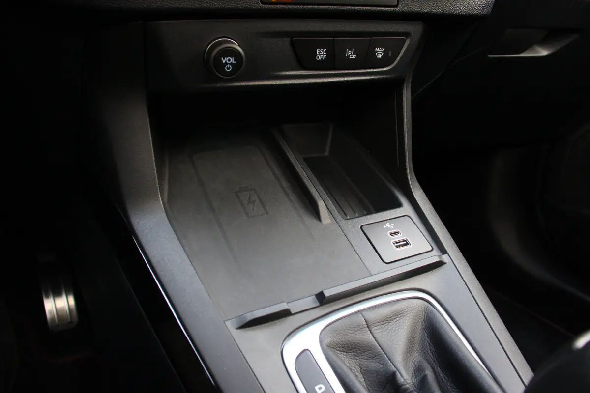 1.0EB ST-X | NL-AUTO! | 1E EIGENAAR! | PERFORMANCE PACK | WINTERPACK | ADAPTIVE CRUISE | PANODAK | 360° CAMERA | LANE ASSIST | DEALER OH! | FORD PERFORMANCE STOELEN