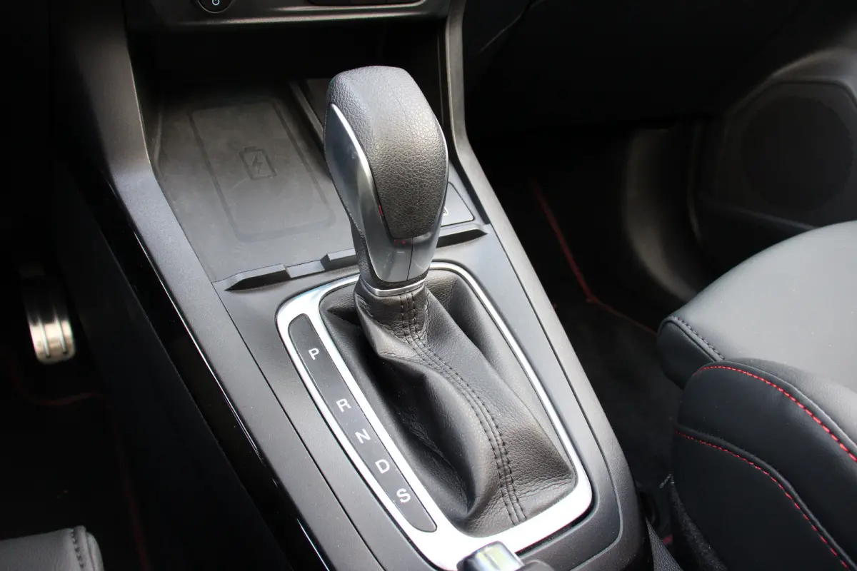 1.0EB ST-X | NL-AUTO! | 1E EIGENAAR! | PERFORMANCE PACK | WINTERPACK | ADAPTIVE CRUISE | PANODAK | 360° CAMERA | LANE ASSIST | DEALER OH! | FORD PERFORMANCE STOELEN