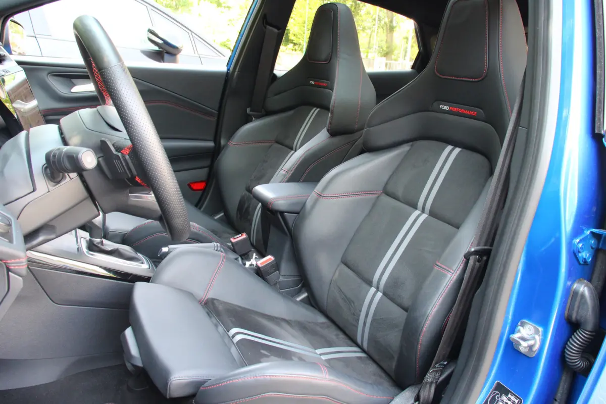 1.0EB ST-X | NL-AUTO! | 1E EIGENAAR! | PERFORMANCE PACK | WINTERPACK | ADAPTIVE CRUISE | PANODAK | 360° CAMERA | LANE ASSIST | DEALER OH! | FORD PERFORMANCE STOELEN
