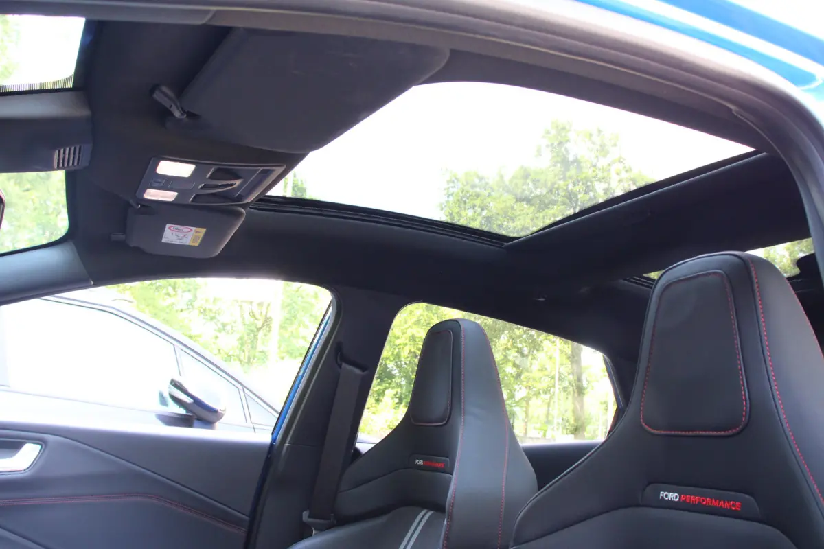 1.0EB ST-X | NL-AUTO! | 1E EIGENAAR! | PERFORMANCE PACK | WINTERPACK | ADAPTIVE CRUISE | PANODAK | 360° CAMERA | LANE ASSIST | DEALER OH! | FORD PERFORMANCE STOELEN