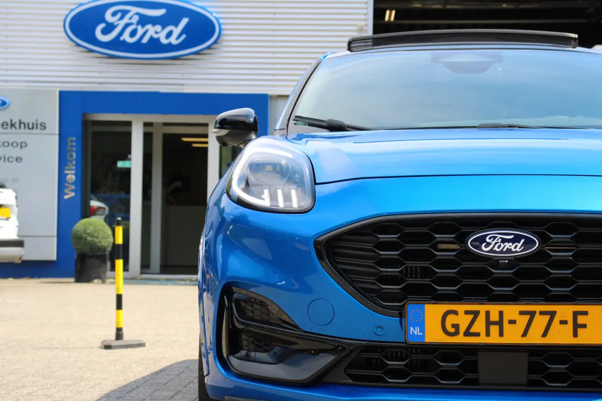 1.0EB ST-X | NL-AUTO! | 1E EIGENAAR! | PERFORMANCE PACK | WINTERPACK | ADAPTIVE CRUISE | PANODAK | 360° CAMERA | LANE ASSIST | DEALER OH! | FORD PERFORMANCE STOELEN