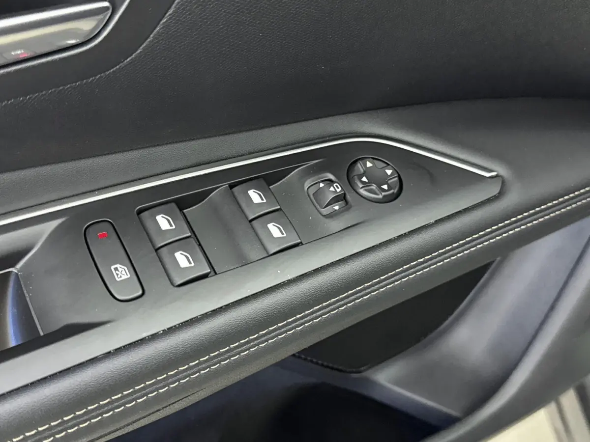 SUV 130pk Automaat GT | Black Pack | Adaptieve Cruise Control | Navigatie | CarPlay | Electrische Achterklep