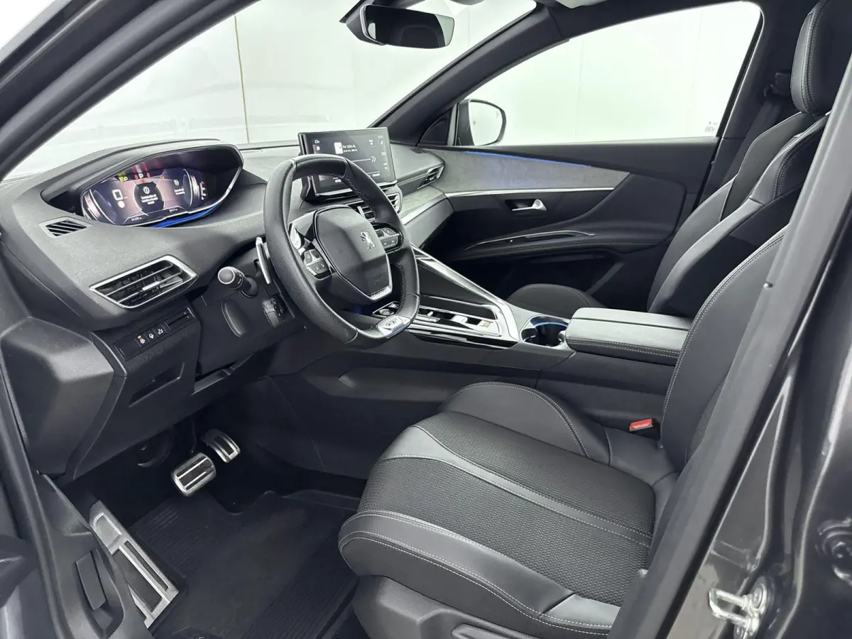 SUV 130pk Automaat GT | Black Pack | Adaptieve Cruise Control | Navigatie | CarPlay | Electrische Achterklep