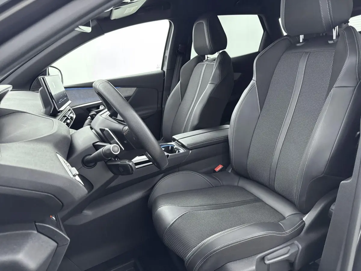 SUV 130pk Automaat GT | Black Pack | Adaptieve Cruise Control | Navigatie | CarPlay | Electrische Achterklep