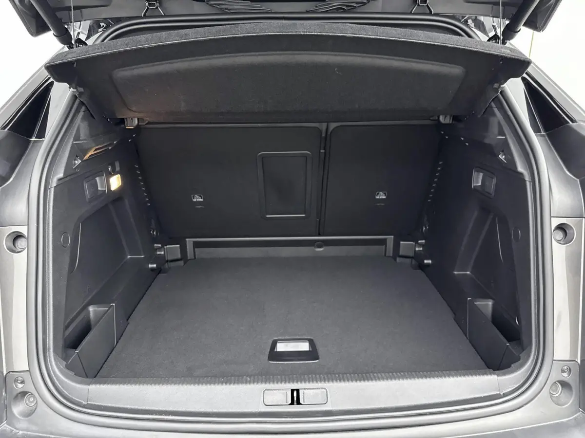 SUV 130pk Automaat GT | Black Pack | Adaptieve Cruise Control | Navigatie | CarPlay | Electrische Achterklep