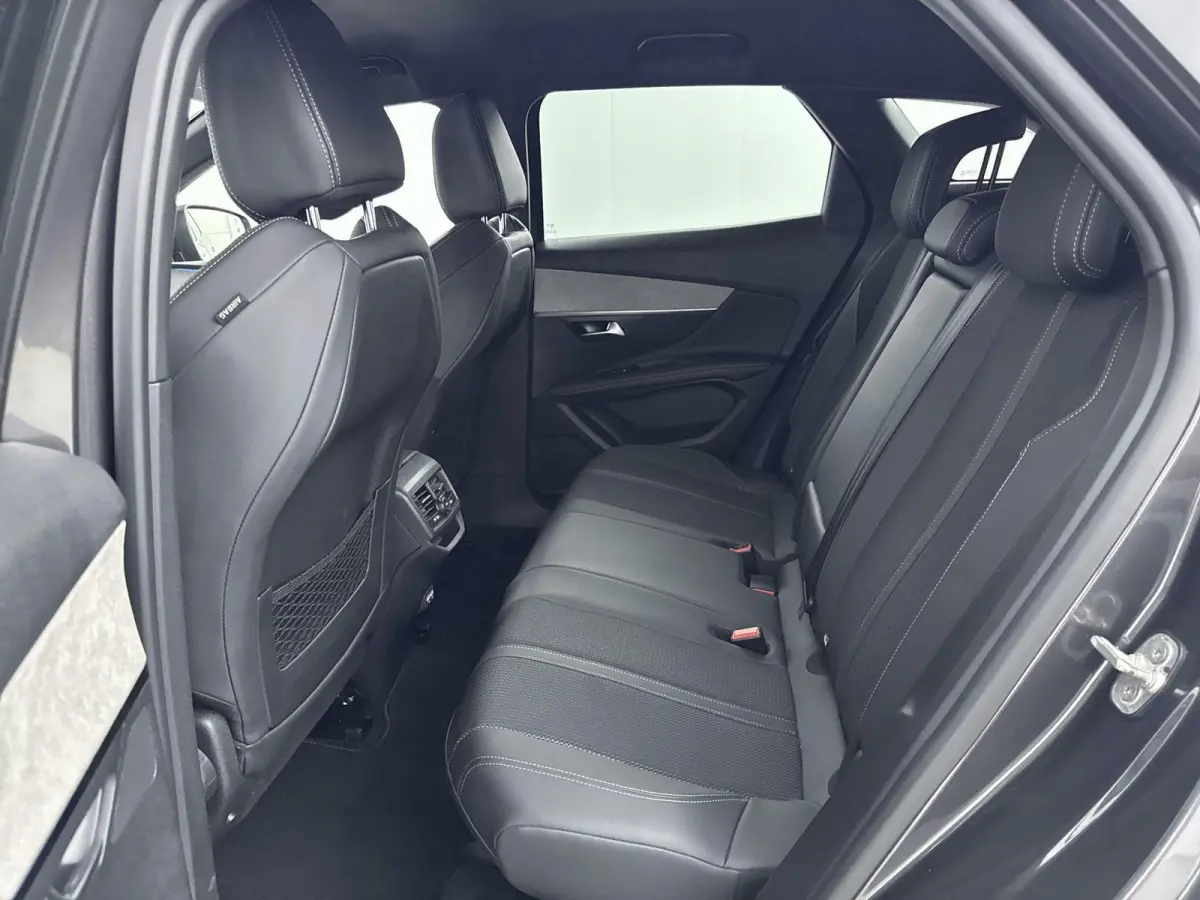 SUV 130pk Automaat GT | Black Pack | Adaptieve Cruise Control | Navigatie | CarPlay | Electrische Achterklep
