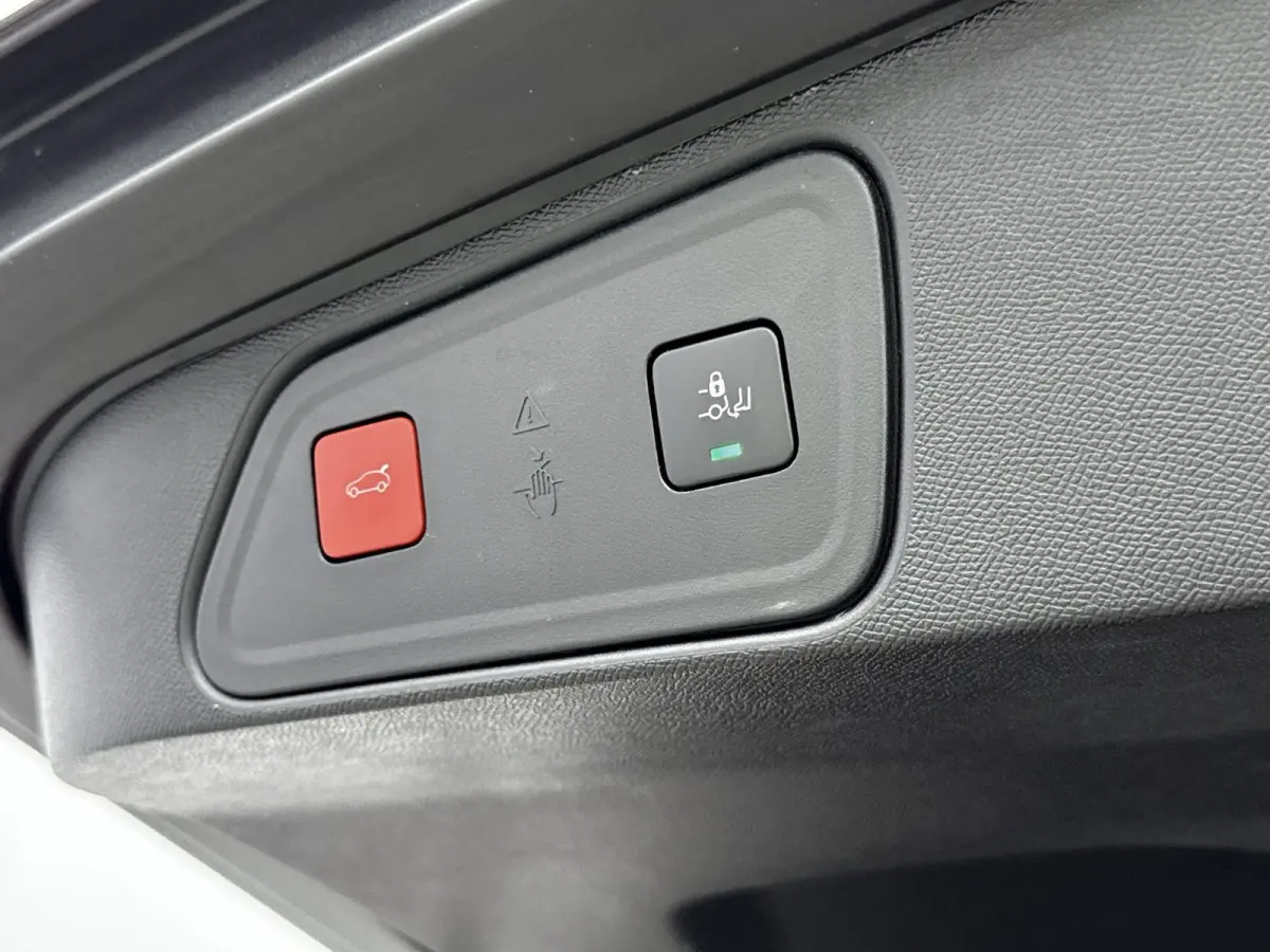 SUV 130pk Automaat GT | Black Pack | Adaptieve Cruise Control | Navigatie | CarPlay | Electrische Achterklep