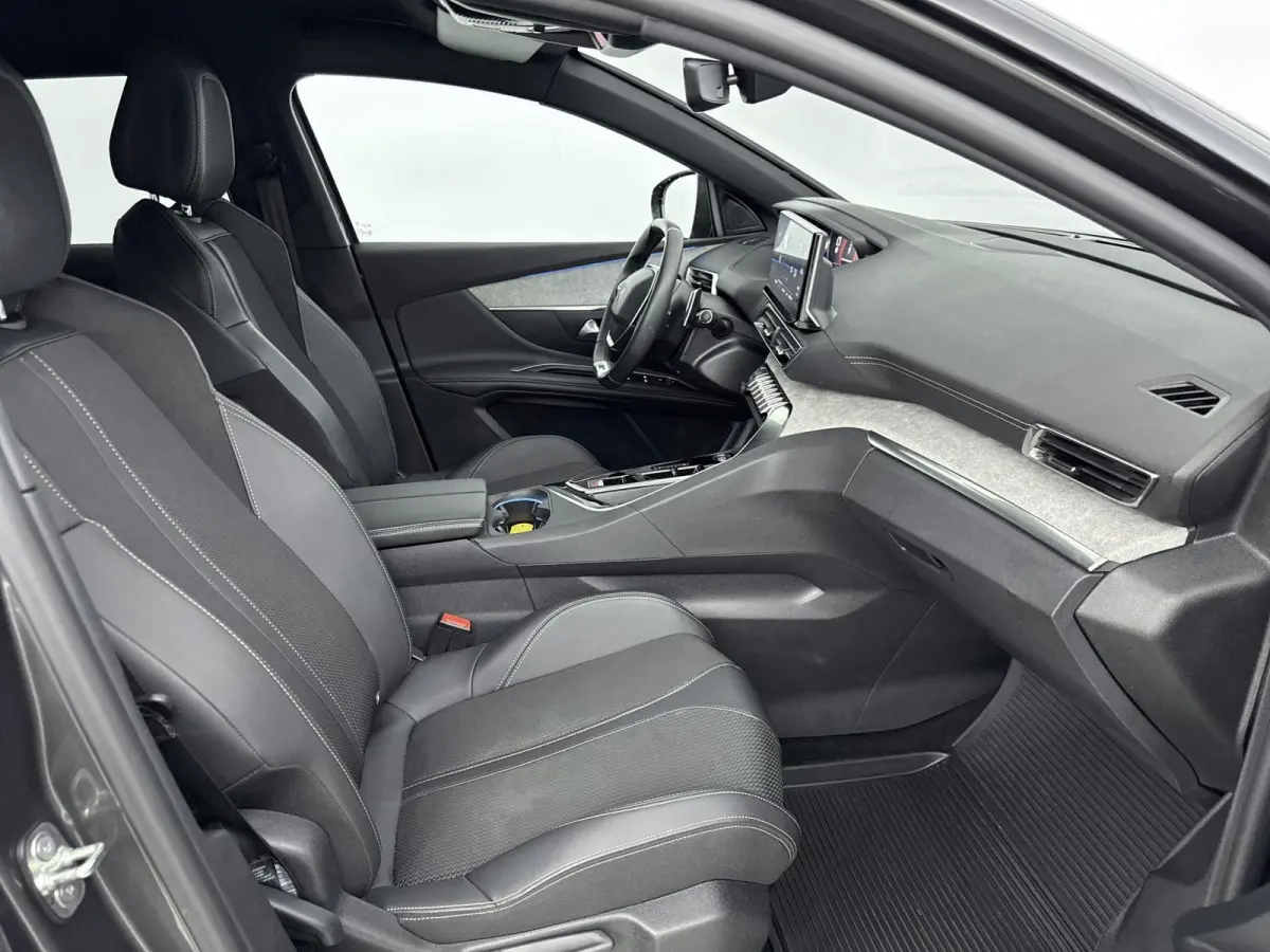 SUV 130pk Automaat GT | Black Pack | Adaptieve Cruise Control | Navigatie | CarPlay | Electrische Achterklep