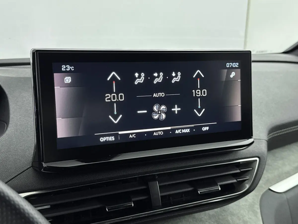 SUV 130pk Automaat GT | Black Pack | Adaptieve Cruise Control | Navigatie | CarPlay | Electrische Achterklep