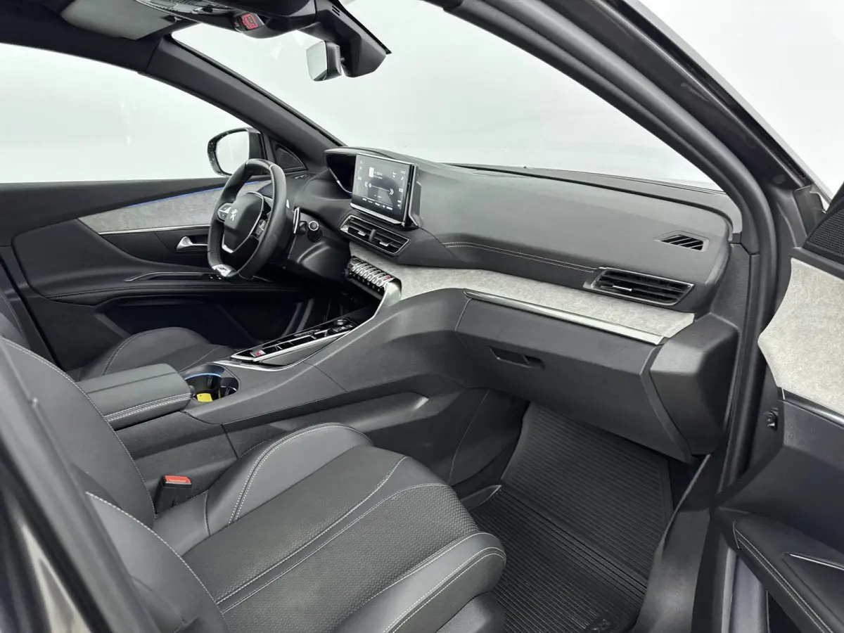 SUV 130pk Automaat GT | Black Pack | Adaptieve Cruise Control | Navigatie | CarPlay | Electrische Achterklep