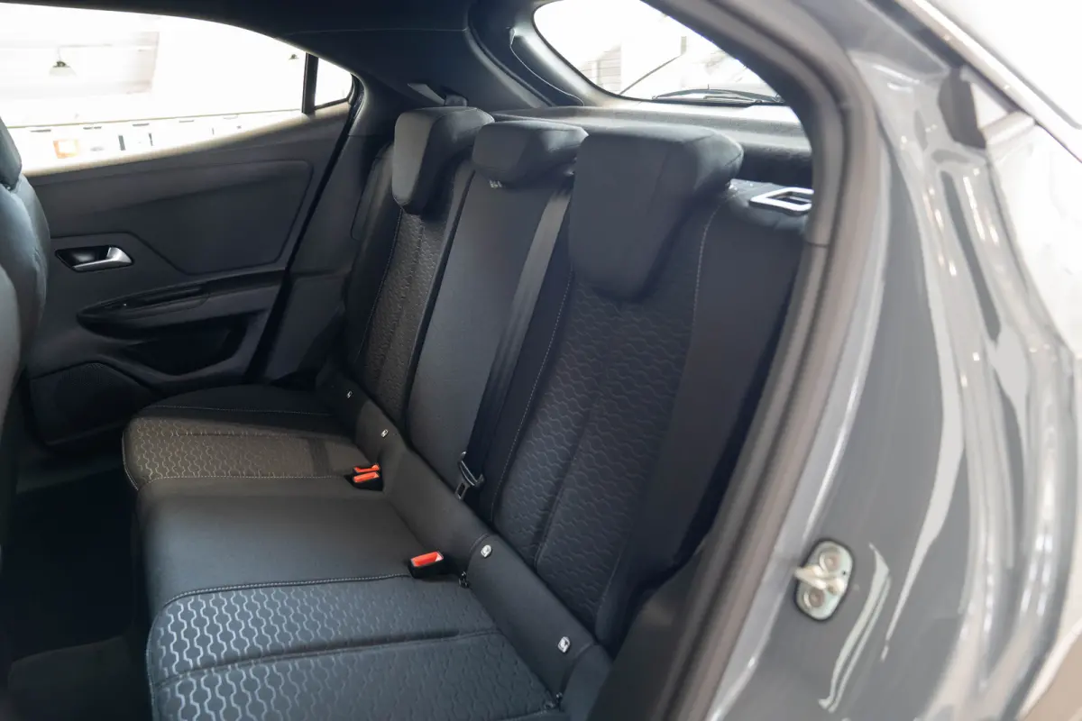 Edition 1.2 Hybrid 145PK | Climate Controle | Apple Carplay & Android Auto |
