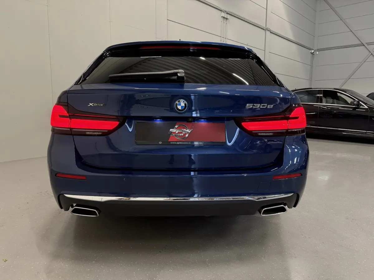 530e xDrive High Exe PANO/TREKHAAK/H&K/SOH 91%/HEAD-UP/ADAPTIVE-ONDERSTEL/18"/360CAMERA/LEER-COMFORT/MASSAGE+MEMORY/ACC/SFEER/LED/LUCHTVERING/PHYTONICBLAU/BMW DEALER HISTORIE