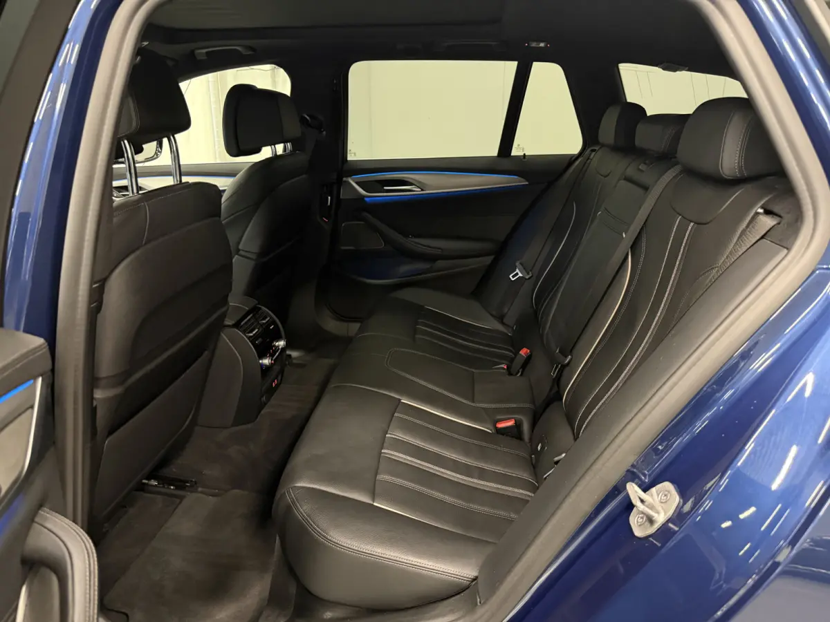 530e xDrive High Exe PANO/TREKHAAK/H&K/SOH 91%/HEAD-UP/ADAPTIVE-ONDERSTEL/18"/360CAMERA/LEER-COMFORT/MASSAGE+MEMORY/ACC/SFEER/LED/LUCHTVERING/PHYTONICBLAU/BMW DEALER HISTORIE