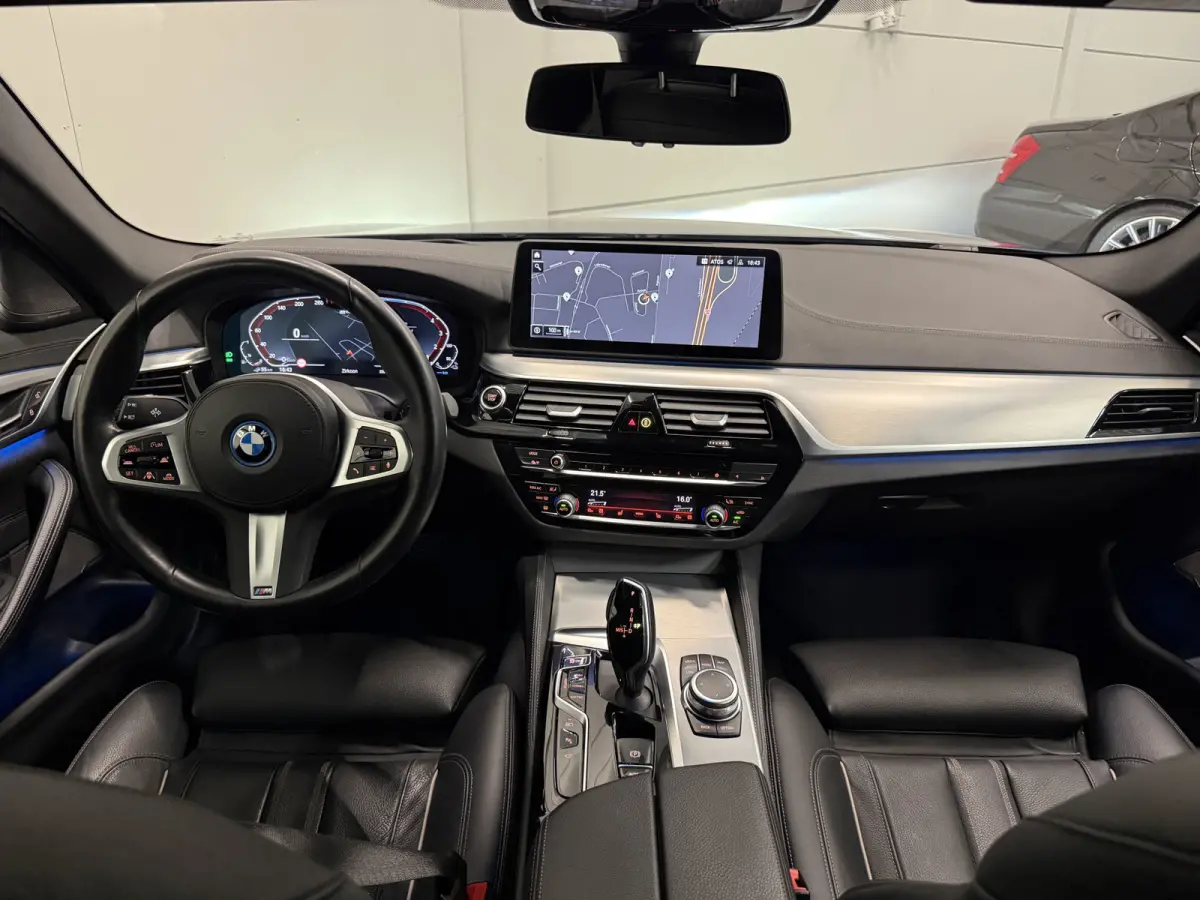 530e xDrive High Exe PANO/TREKHAAK/H&K/SOH 91%/HEAD-UP/ADAPTIVE-ONDERSTEL/18"/360CAMERA/LEER-COMFORT/MASSAGE+MEMORY/ACC/SFEER/LED/LUCHTVERING/PHYTONICBLAU/BMW DEALER HISTORIE