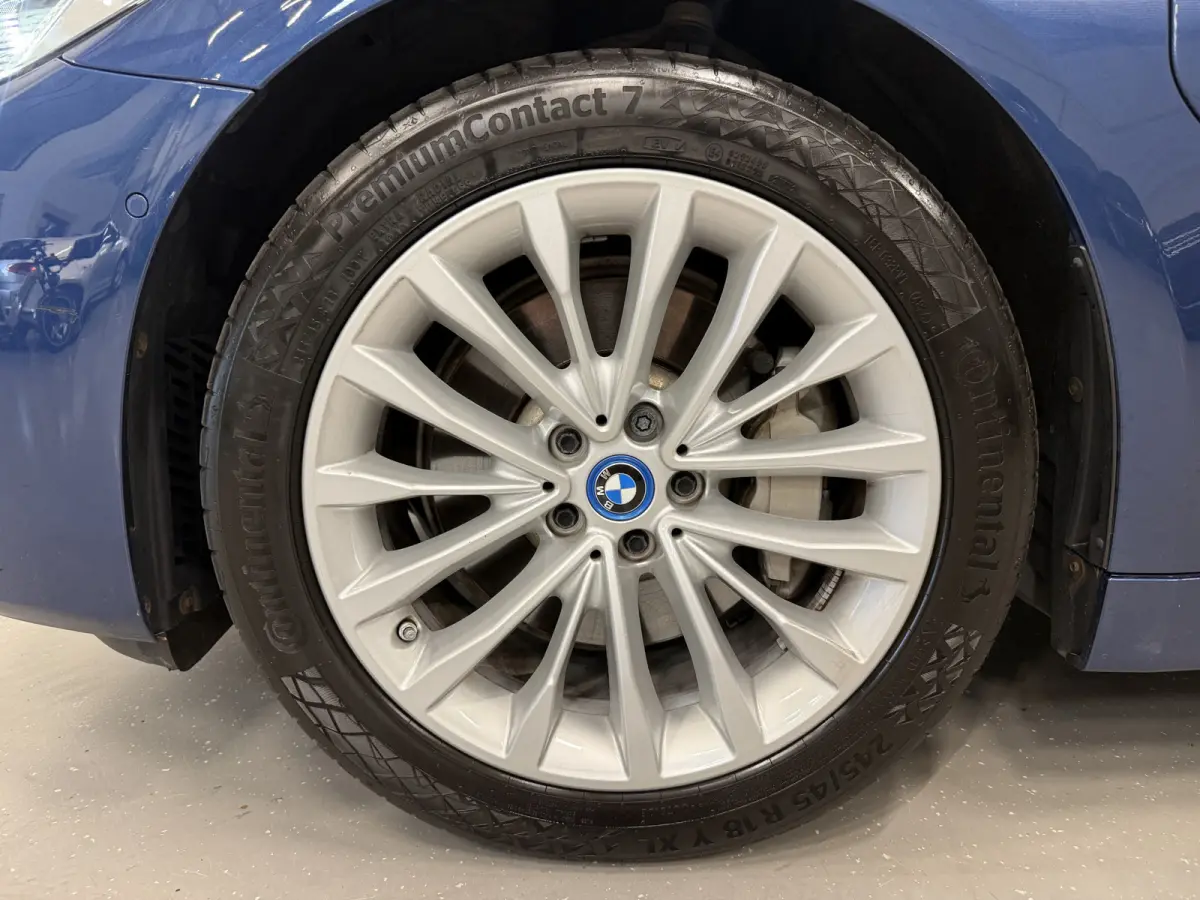 530e xDrive High Exe PANO/TREKHAAK/H&K/SOH 91%/HEAD-UP/ADAPTIVE-ONDERSTEL/18"/360CAMERA/LEER-COMFORT/MASSAGE+MEMORY/ACC/SFEER/LED/LUCHTVERING/PHYTONICBLAU/BMW DEALER HISTORIE