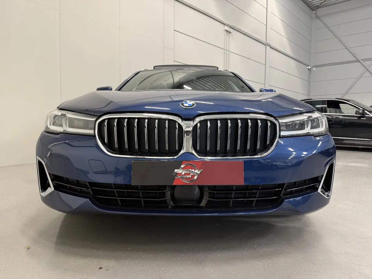 530e xDrive High Exe PANO/TREKHAAK/H&K/SOH 91%/HEAD-UP/ADAPTIVE-ONDERSTEL/18"/360CAMERA/LEER-COMFORT/MASSAGE+MEMORY/ACC/SFEER/LED/LUCHTVERING/PHYTONICBLAU/BMW DEALER HISTORIE