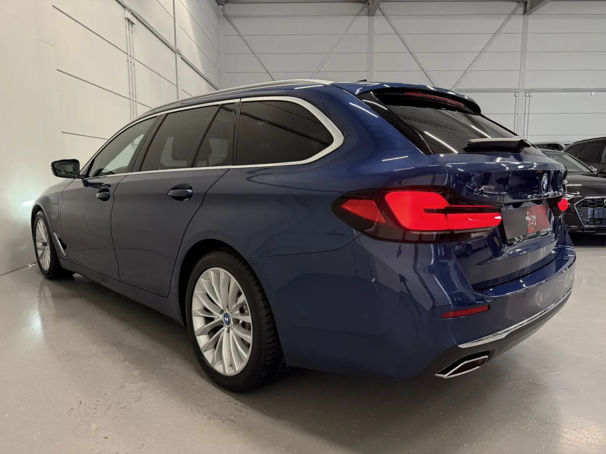530e xDrive High Exe PANO/TREKHAAK/H&K/SOH 91%/HEAD-UP/ADAPTIVE-ONDERSTEL/18"/360CAMERA/LEER-COMFORT/MASSAGE+MEMORY/ACC/SFEER/LED/LUCHTVERING/PHYTONICBLAU/BMW DEALER HISTORIE