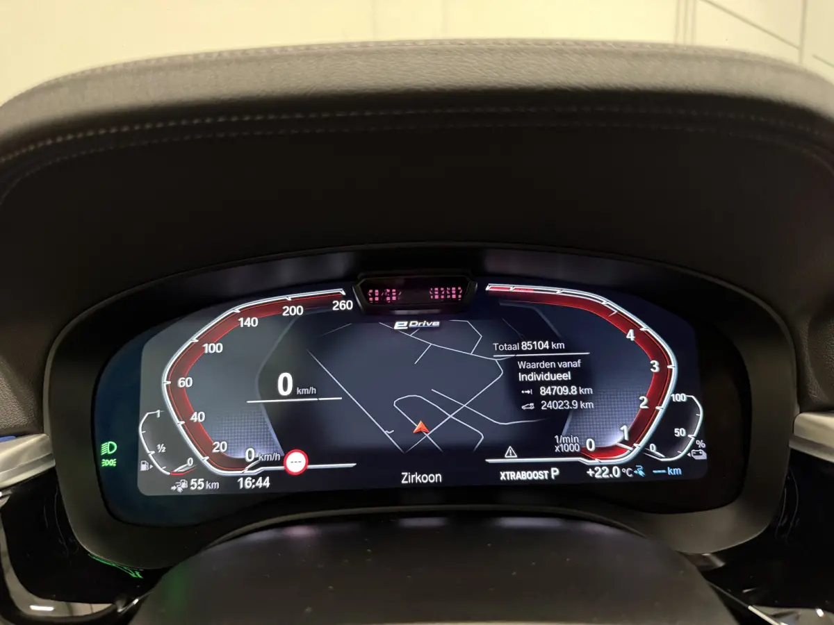 530e xDrive High Exe PANO/TREKHAAK/H&K/SOH 91%/HEAD-UP/ADAPTIVE-ONDERSTEL/18"/360CAMERA/LEER-COMFORT/MASSAGE+MEMORY/ACC/SFEER/LED/LUCHTVERING/PHYTONICBLAU/BMW DEALER HISTORIE