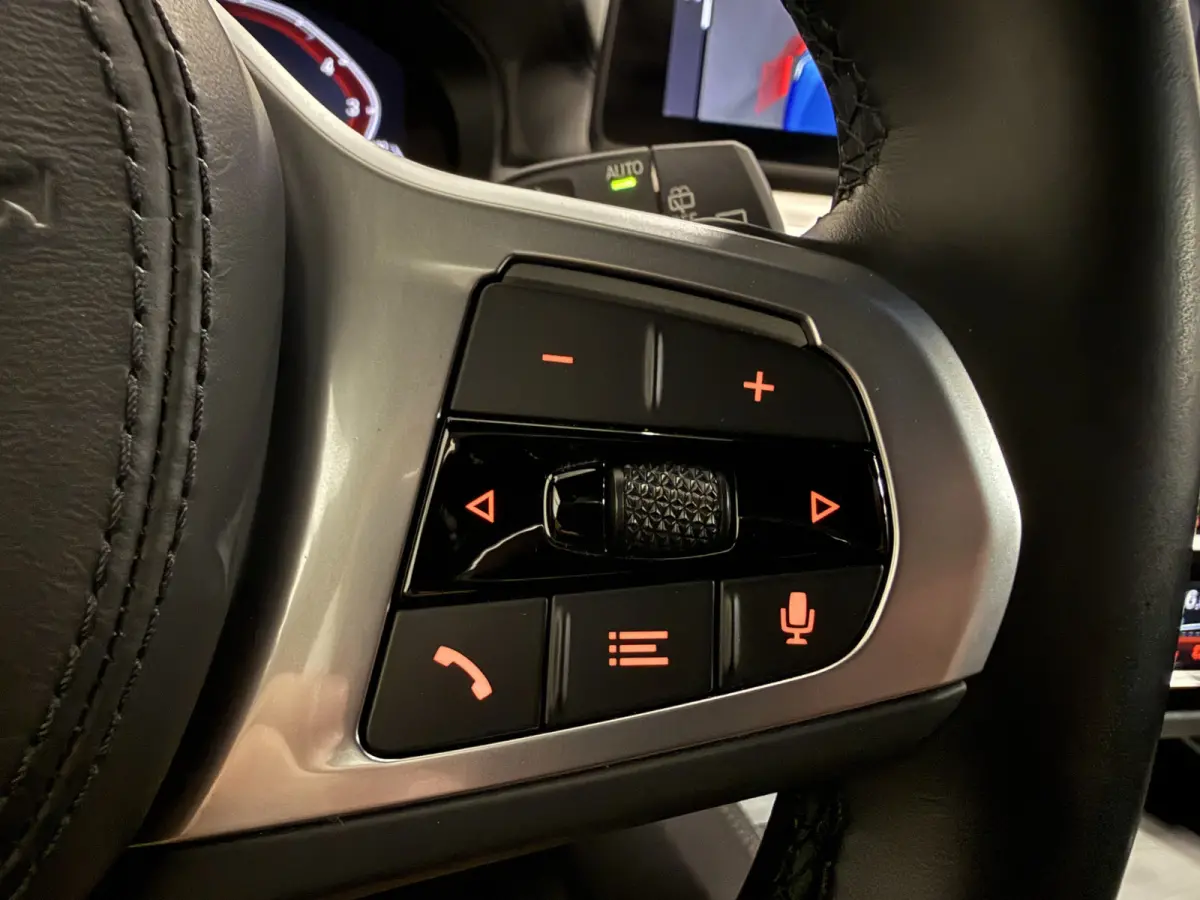 530e xDrive High Exe PANO/TREKHAAK/H&K/SOH 91%/HEAD-UP/ADAPTIVE-ONDERSTEL/18"/360CAMERA/LEER-COMFORT/MASSAGE+MEMORY/ACC/SFEER/LED/LUCHTVERING/PHYTONICBLAU/BMW DEALER HISTORIE