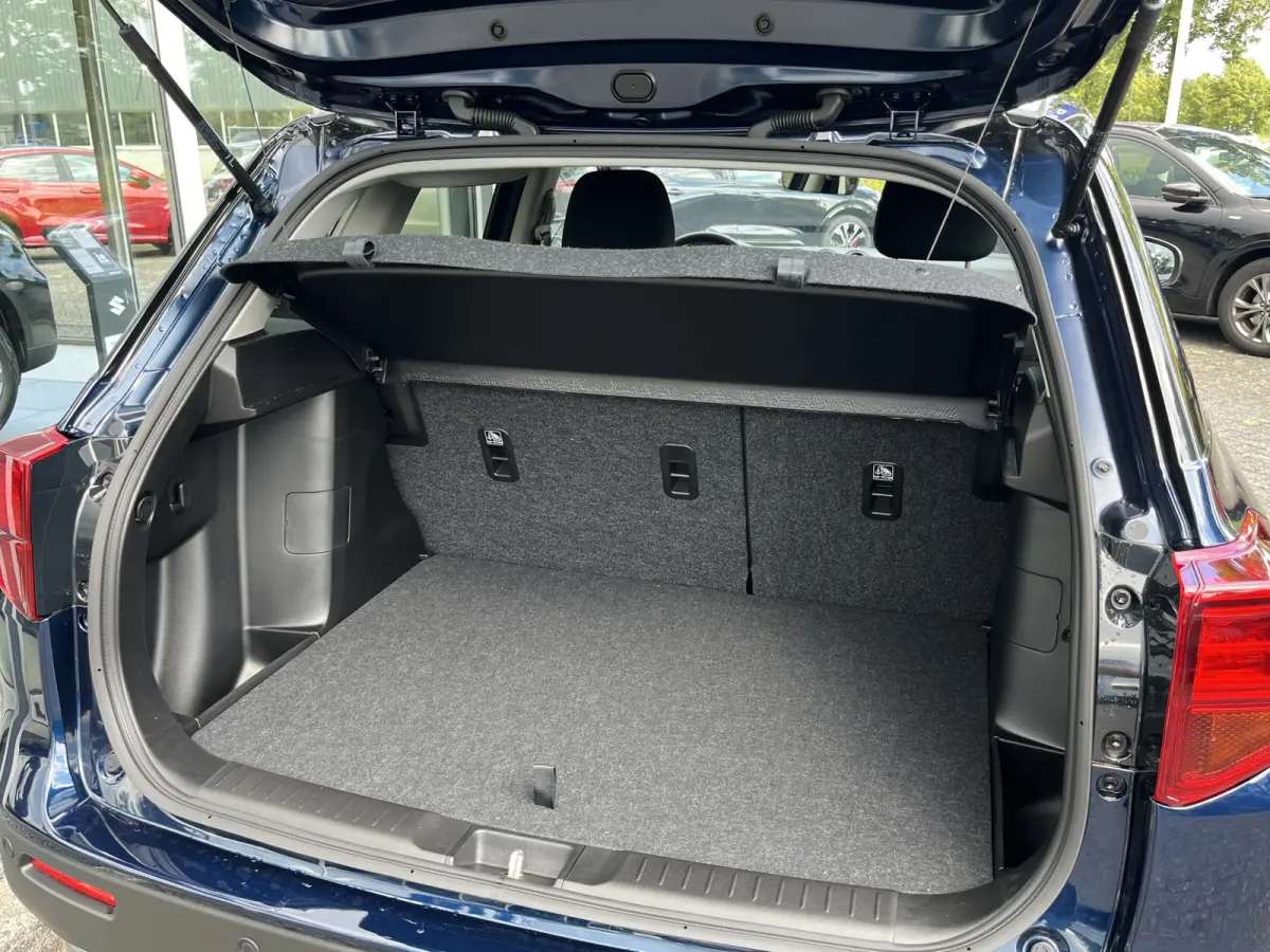 1.4 Boosterjet Smart Hybrid Select Automaat | €2.000,- voordeel | In meerdere kleuren leverbaar | Adapt. Cruise | Camera | Dodehoek | Rijstrook | Stoelverwarming | etc. etc. DEMO
