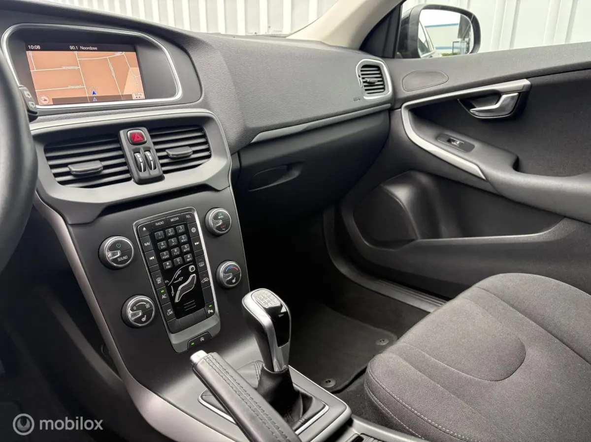 2.0 T2 Momentum | 1e eig | Dealer | PDC | Navi | Stoelverwarming | Volledige historie |