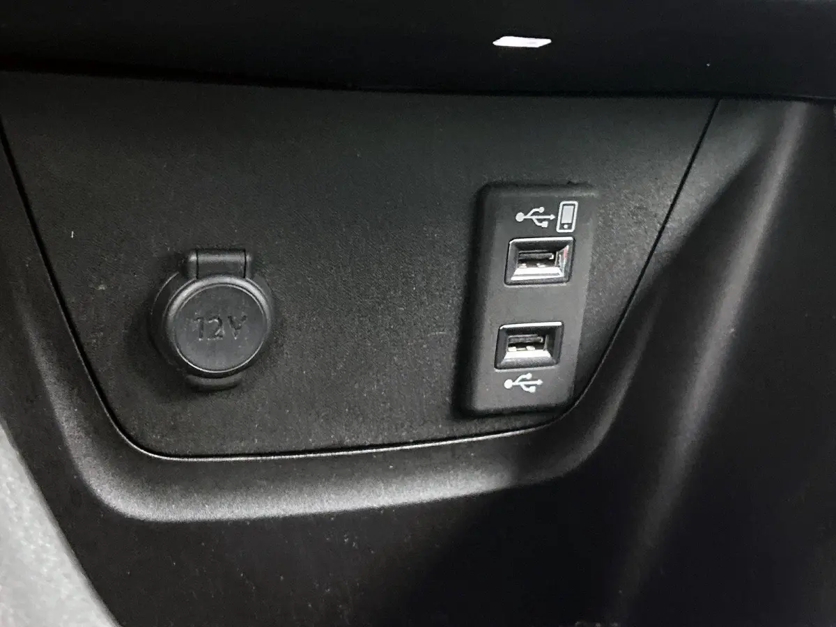 1.2 Turbo 120 Jaar Edition | Automaat | Parkeersensoren | Navigatie | Airco |