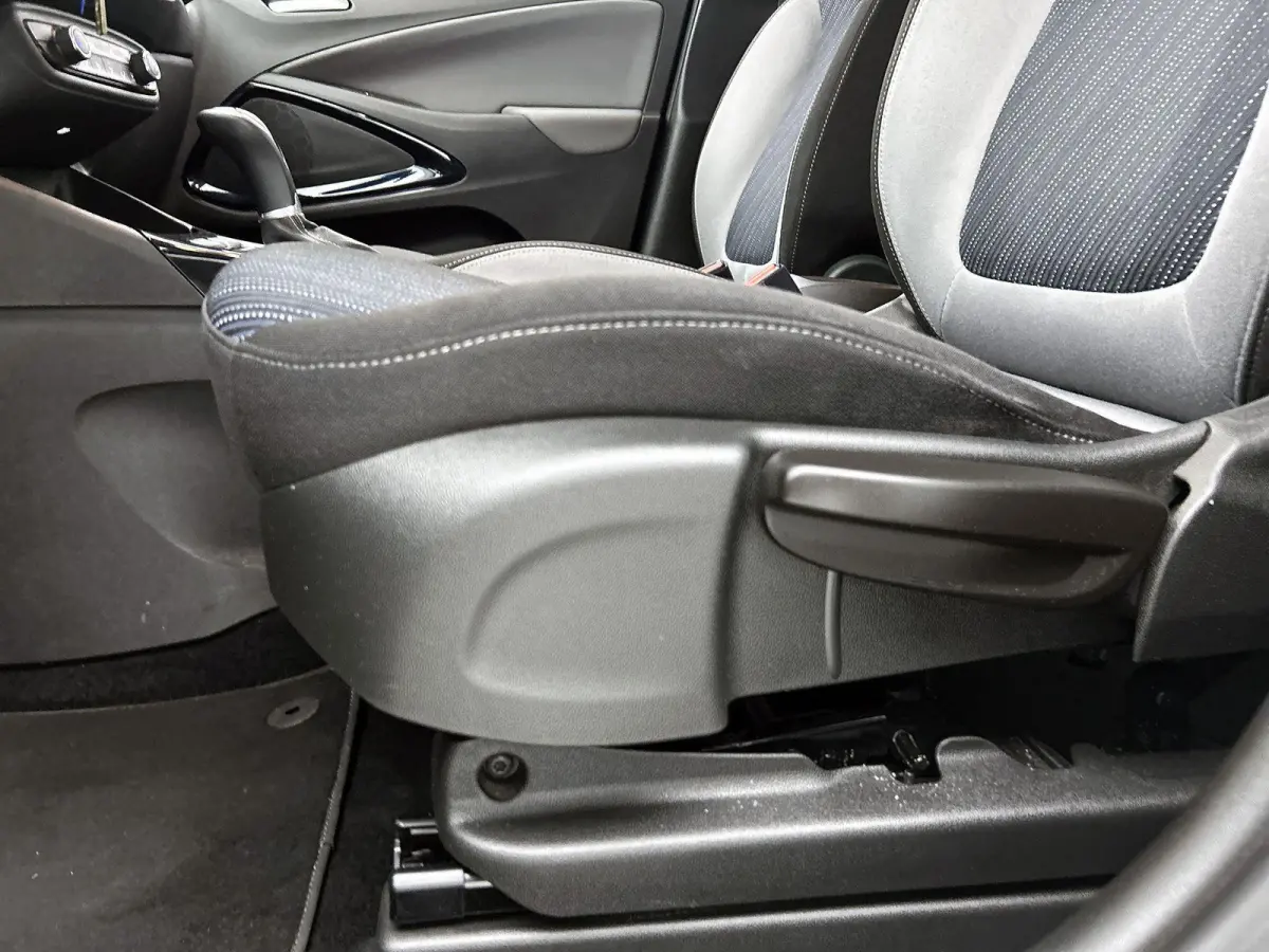 1.2 Turbo 120 Jaar Edition | Automaat | Parkeersensoren | Navigatie | Airco |