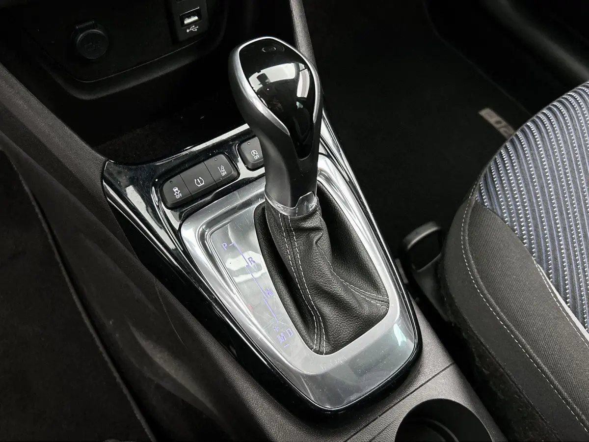 1.2 Turbo 120 Jaar Edition | Automaat | Parkeersensoren | Navigatie | Airco |