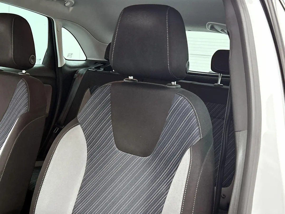1.2 Turbo 120 Jaar Edition | Automaat | Parkeersensoren | Navigatie | Airco |
