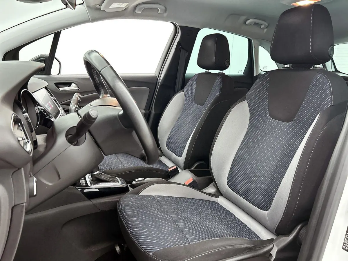 1.2 Turbo 120 Jaar Edition | Automaat | Parkeersensoren | Navigatie | Airco |