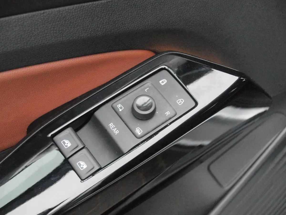 Business 77 kWh | Camera | Trekhaak | IQ. LIGHT | Sfeerverlichting | Apple Carplay | NL-Auto |
