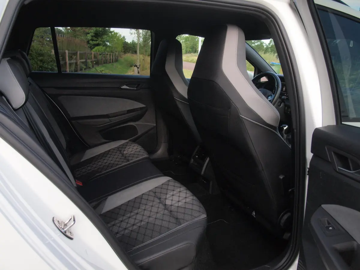 1.5 TSI R-Line | Camera | Sfeerverlichting | ACC | Apple Carplay | NL-Auto |