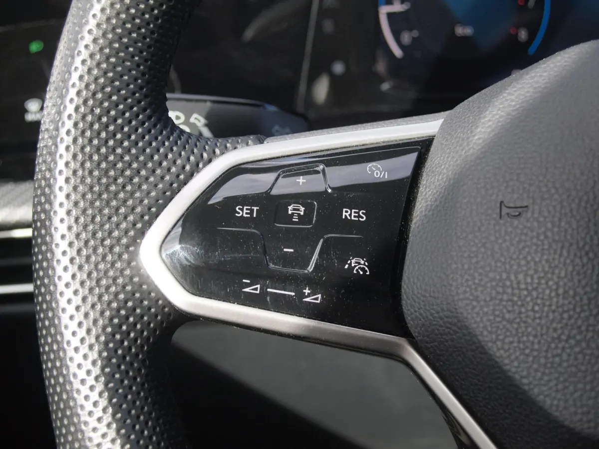 1.5 TSI R-Line | Camera | Sfeerverlichting | ACC | Apple Carplay | NL-Auto |
