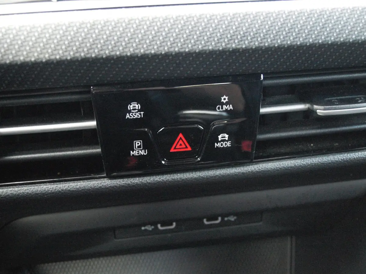 1.5 TSI R-Line | Camera | Sfeerverlichting | ACC | Apple Carplay | NL-Auto |