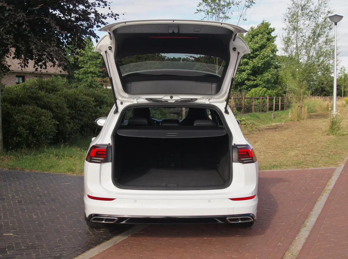 1.5 TSI R-Line | Camera | Sfeerverlichting | ACC | Apple Carplay | NL-Auto |