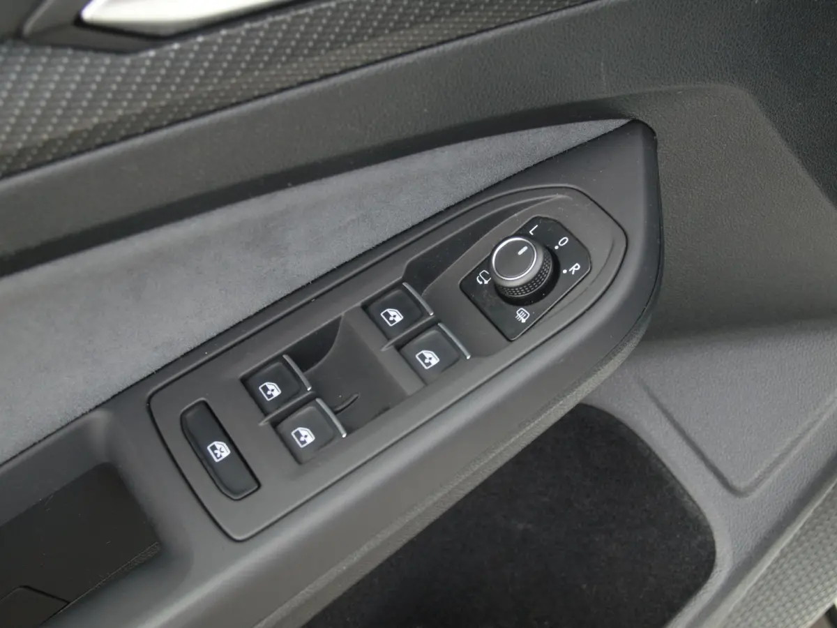 1.5 TSI R-Line | Camera | Sfeerverlichting | ACC | Apple Carplay | NL-Auto |