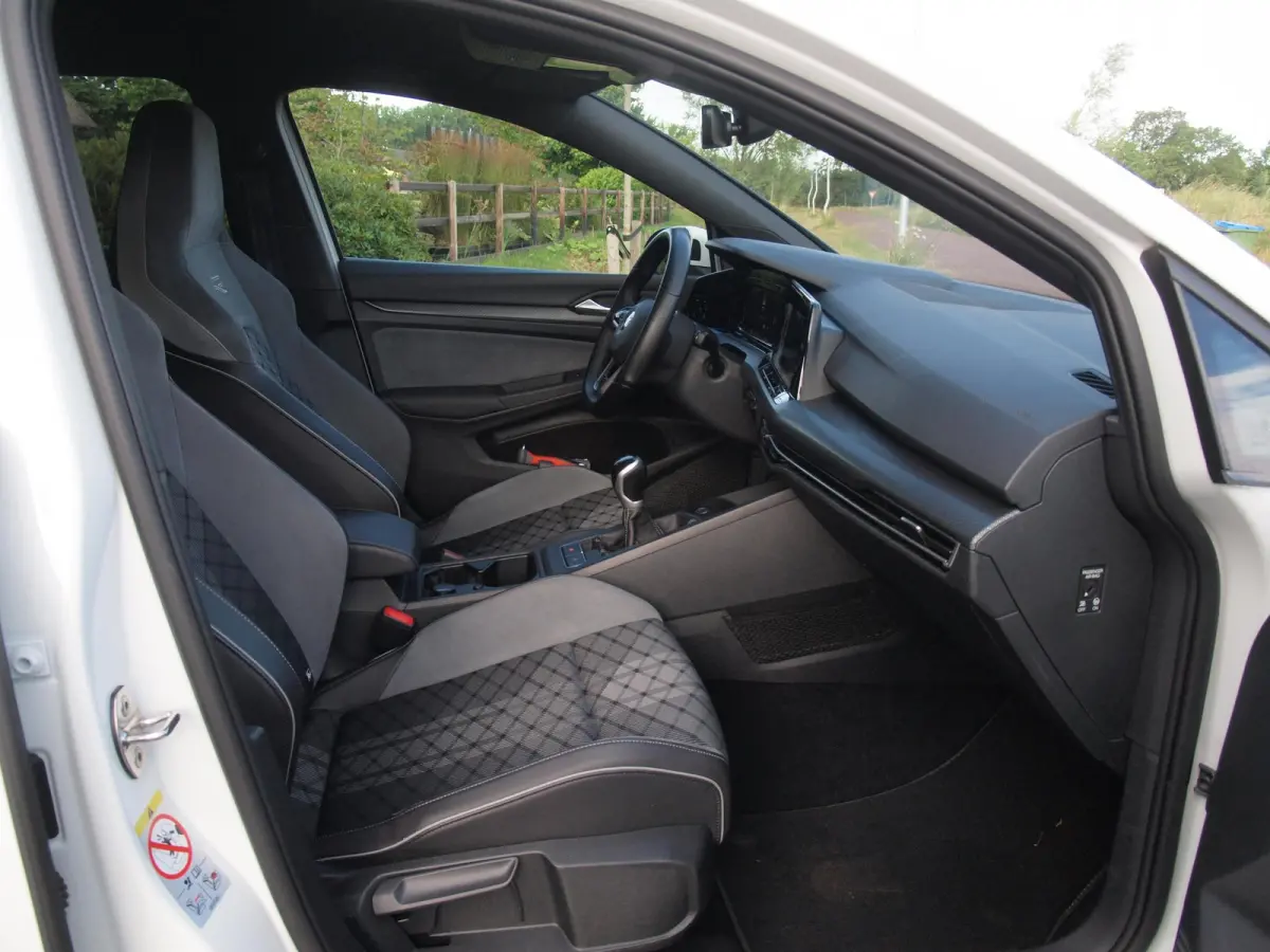 1.5 TSI R-Line | Camera | Sfeerverlichting | ACC | Apple Carplay | NL-Auto |