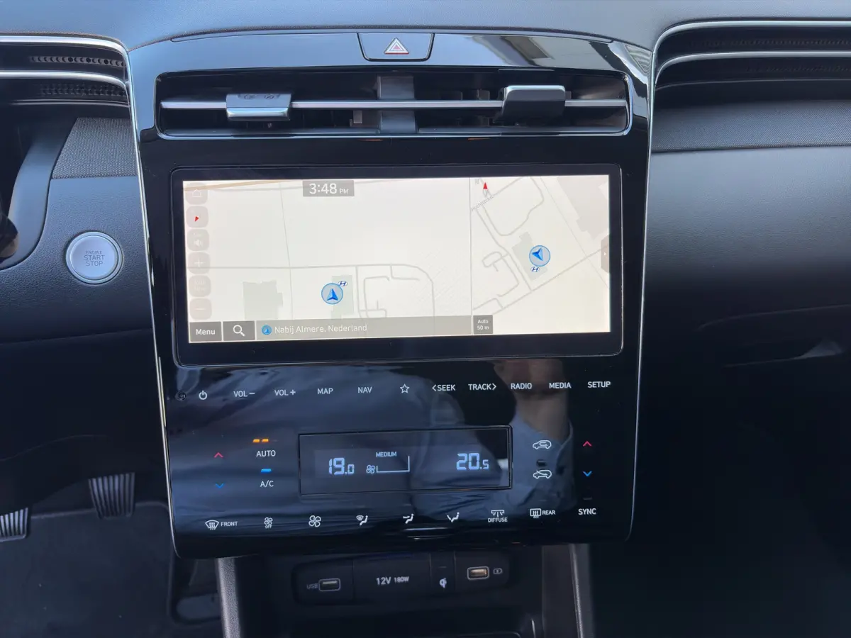 1.6 T-GDI 150pk MHEV Comfort Smart | Camera | Carplay | 19-inch Velgen | Navigatie | Stoel/Stuurverwarming | Elek. bed. achterklep | DAB | Draadloos telefoonlader | Premium Audio |