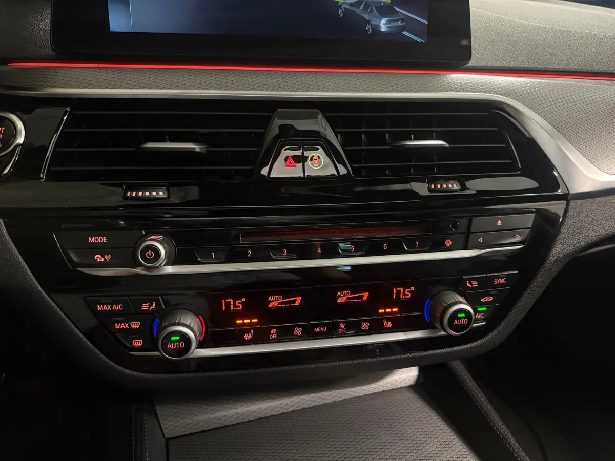 530i xDrive High Executive - M Pakket - HUD - Adapt -