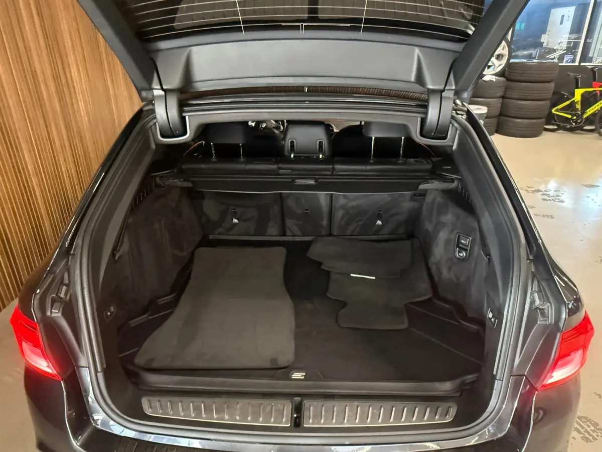 530i xDrive High Executive - M Pakket - HUD - Adapt -