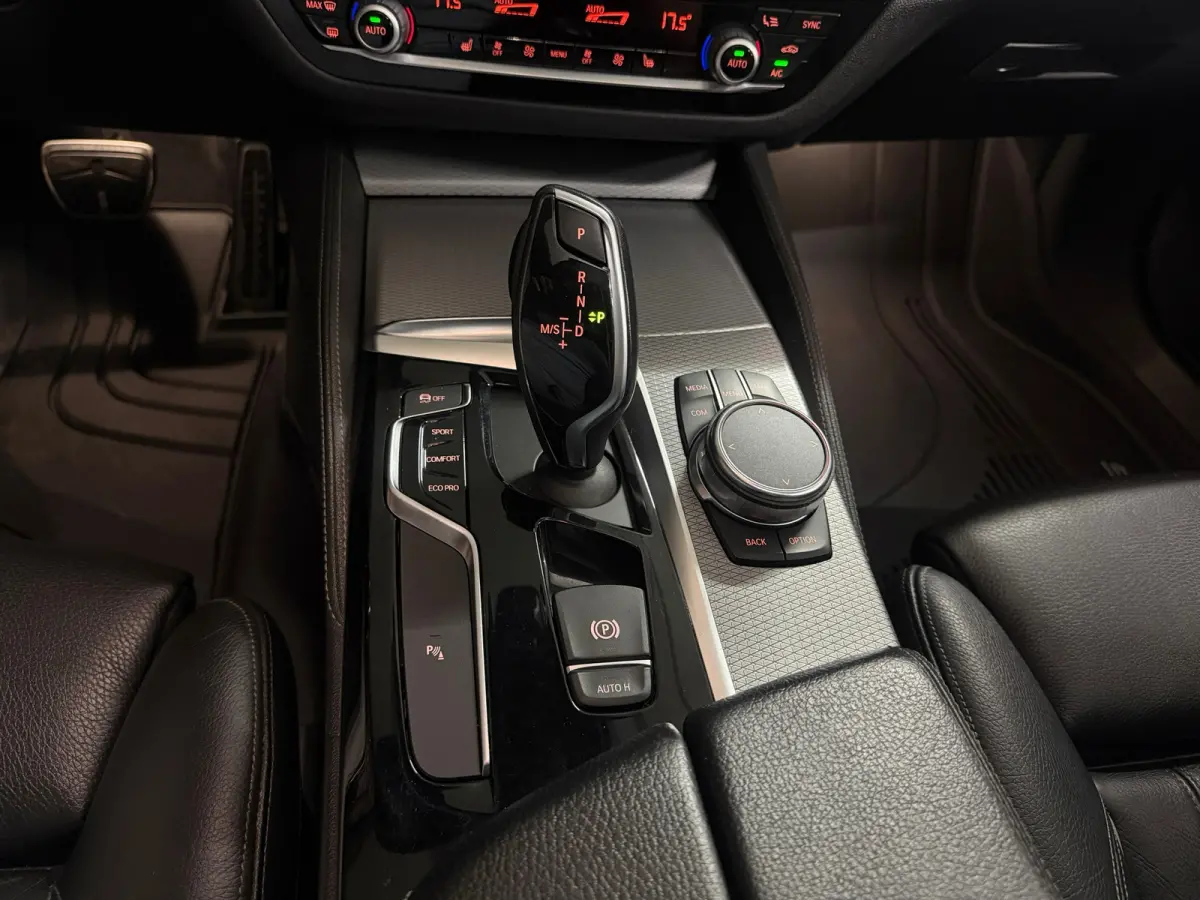 530i xDrive High Executive - M Pakket - HUD - Adapt -