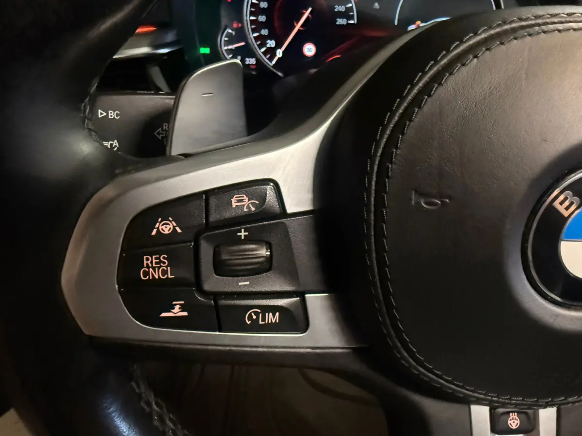 530i xDrive High Executive - M Pakket - HUD - Adapt -