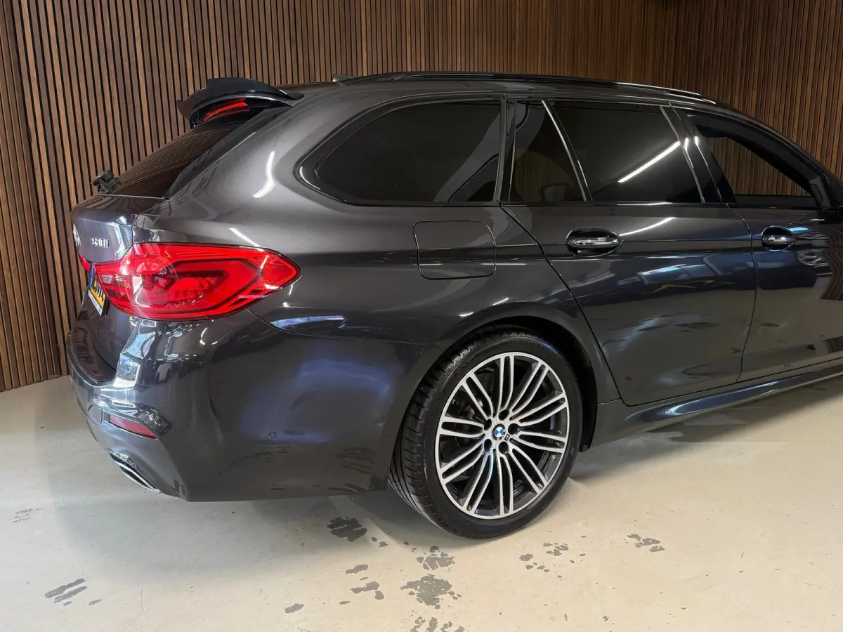 530i xDrive High Executive - M Pakket - HUD - Adapt -