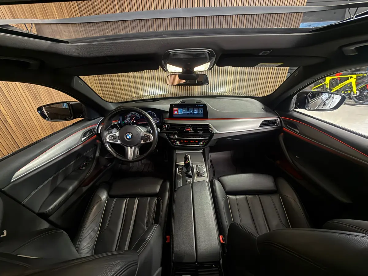 530i xDrive High Executive - M Pakket - HUD - Adapt -