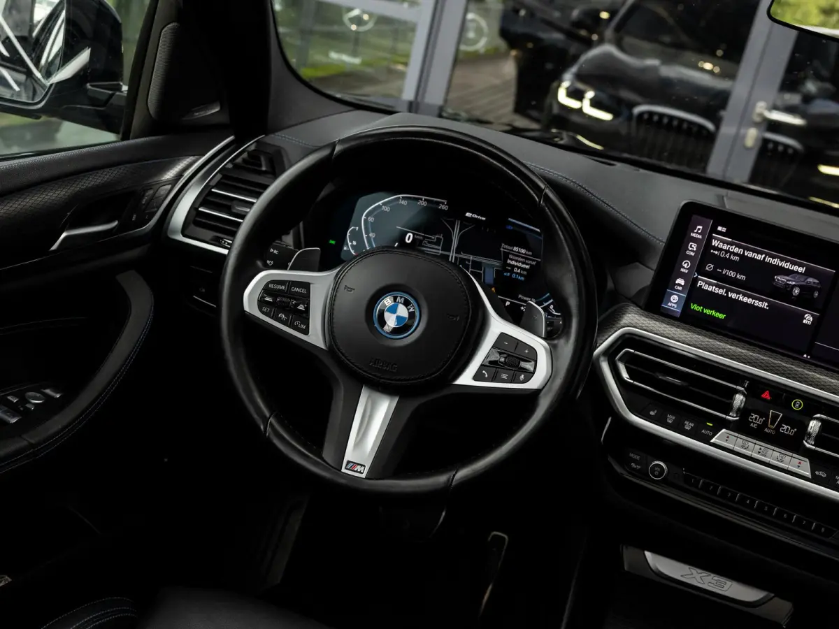 xDrive30e High Executive | M-SPORT | PANO-SCHUIFDAK | HARMAN KARDON | HEAD-UP | CAMERA | LEER