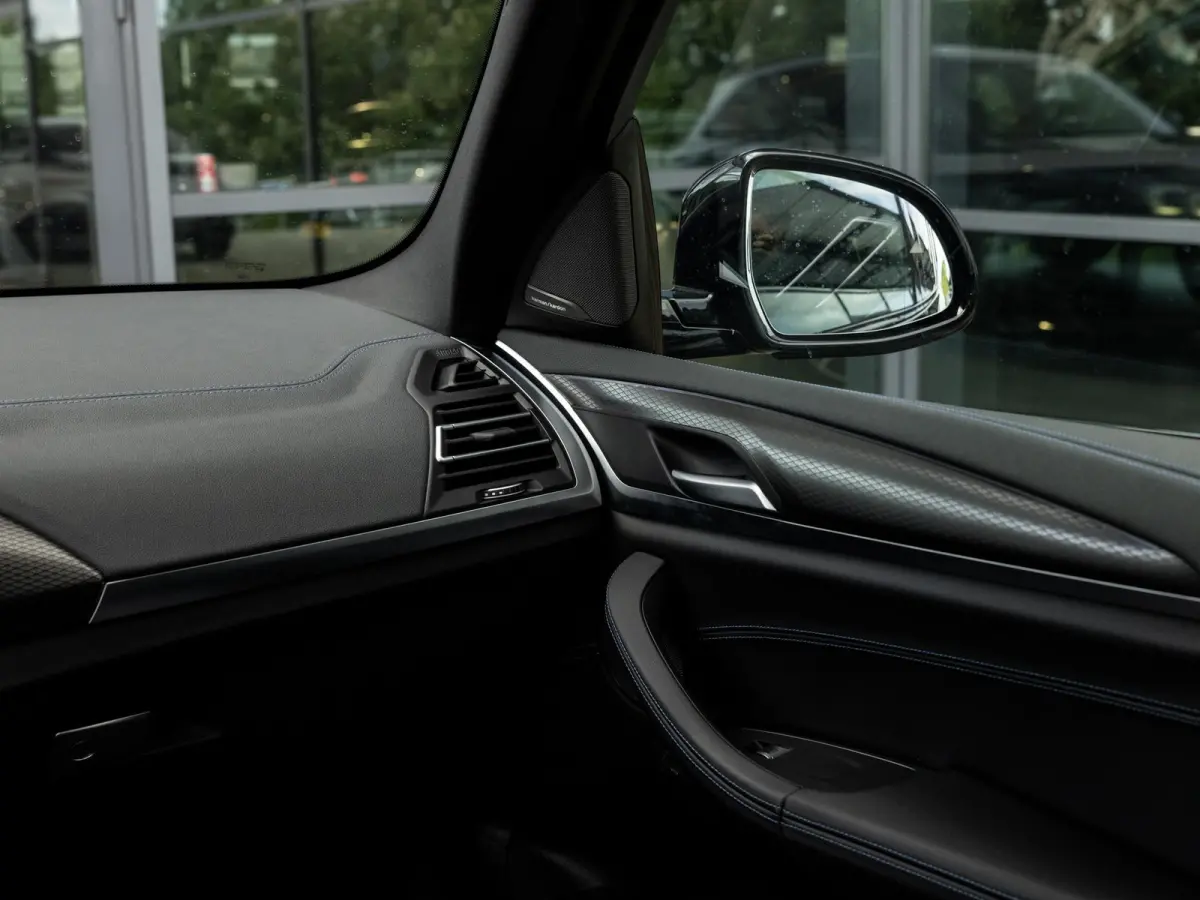 xDrive30e High Executive | M-SPORT | PANO-SCHUIFDAK | HARMAN KARDON | HEAD-UP | CAMERA | LEER