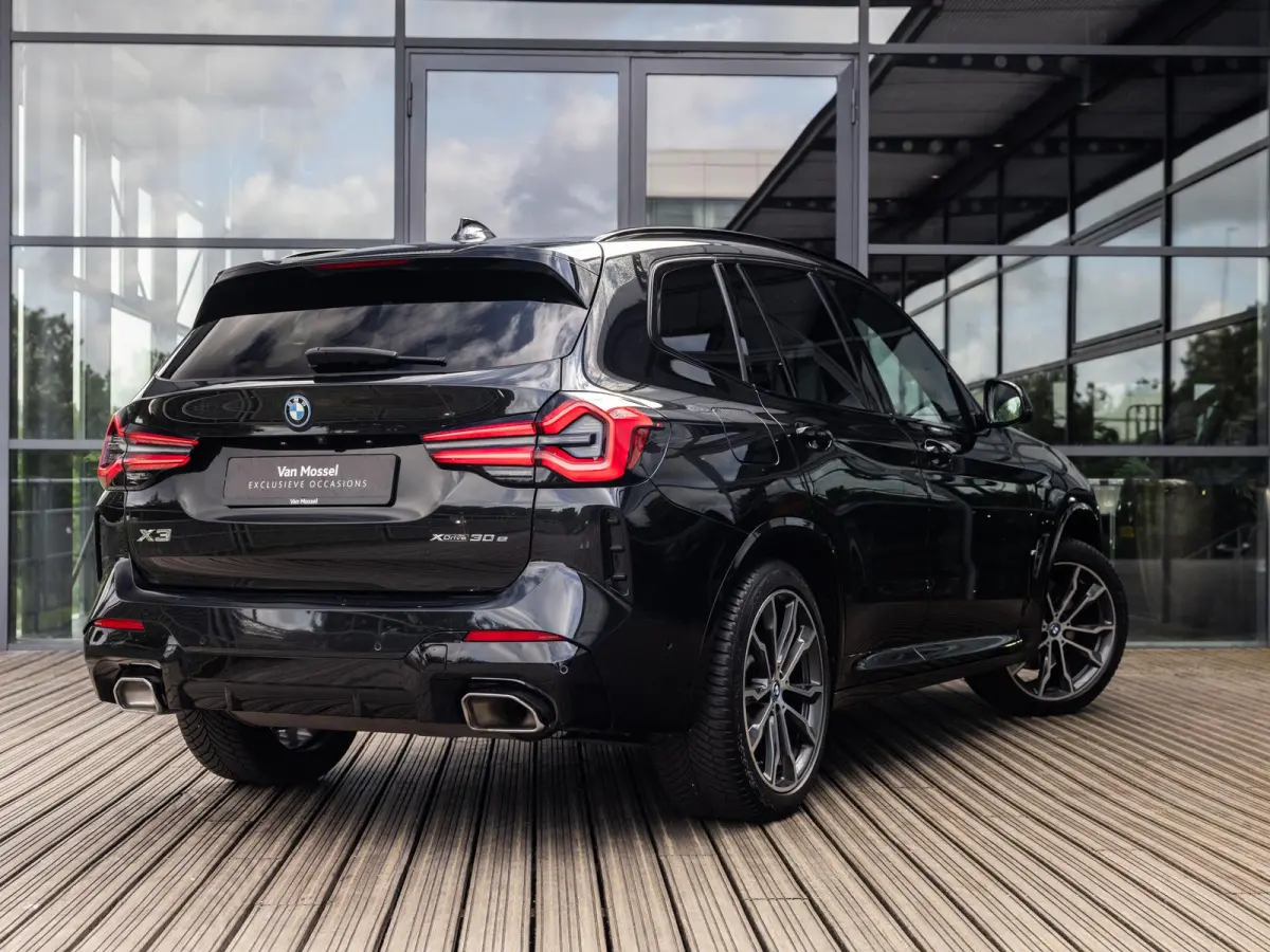 xDrive30e High Executive | M-SPORT | PANO-SCHUIFDAK | HARMAN KARDON | HEAD-UP | CAMERA | LEER